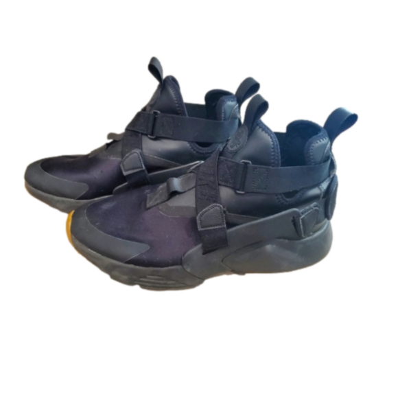 Nike Shoes - Nike Air Huarache City Sz 10.5